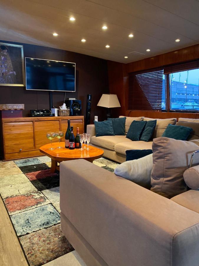 Hotel Amazing Boat To Sleep In Barcelona à Sant Adrià de Besòs Extérieur photo