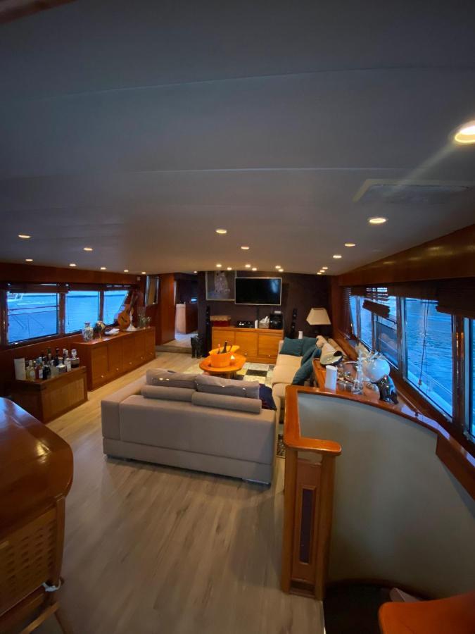 Hotel Amazing Boat To Sleep In Barcelona à Sant Adrià de Besòs Extérieur photo