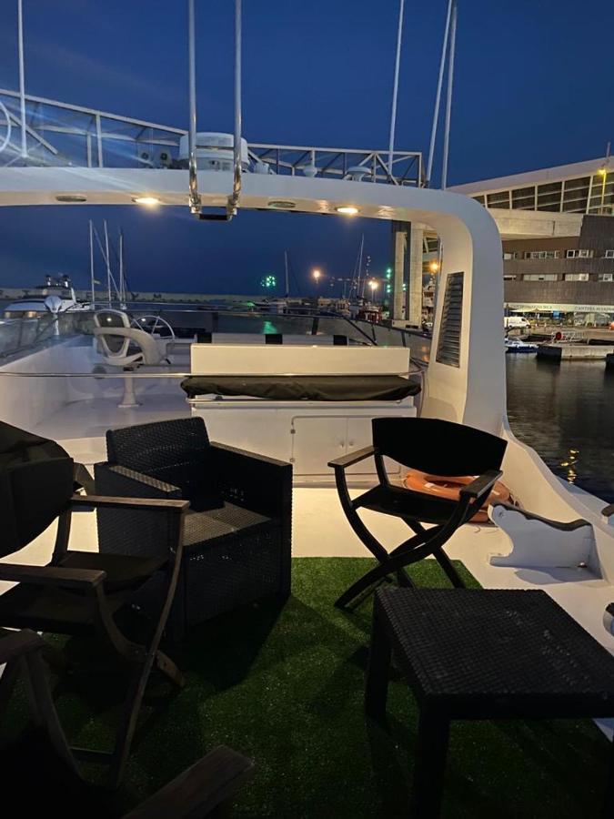 Hotel Amazing Boat To Sleep In Barcelona à Sant Adrià de Besòs Extérieur photo