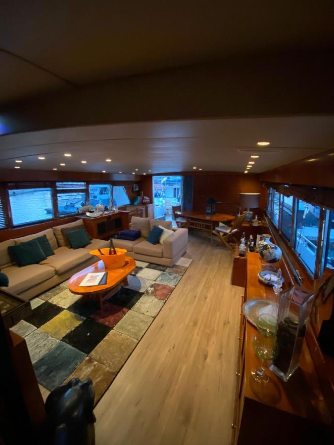 Hotel Amazing Boat To Sleep In Barcelona à Sant Adrià de Besòs Extérieur photo